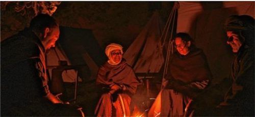 Die „Herrin des Feuers“ gehört zu den internationalen Märchen, die Uta Mewes am 21. September, ab 19.30 Uhr, im Rahmen des No-Hate-Projektes an der Feuerschale im Kolbermoorer Rathauspark erzählen wird. Foto dpa