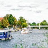 Goldener Herbst auf dem Wasser