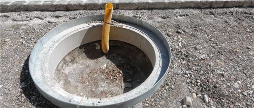 Die neuen Pflanzgruben in der Münchener Straße warten auf ihren Einsatz.Foto Wunsam