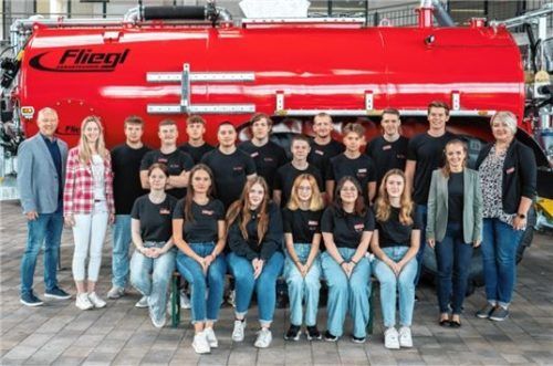 Die Personal- und Ausbildungsleiter von Fliegl Agro-Center und Fliegl Agrartechnik hießen die Azubis an ihrem ersten Tag herzlich willkommen.