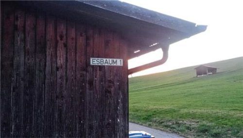 Die Schreibweisen der Vergangenheit reichen von „Espaum“ über „Eschpämb“ und „Espäm“ bis zum heutigen Esbaum. Foto .höfer