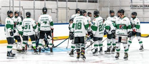 Die Starbulls-U20 im Testspiel gegen Kiekko Vantaa in Finnland. Foto Starbulls Rosenheim