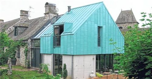 Die typische grüne Patina bildet auch einen natürlichen Korrosionsschutz. Foto djd/Deutsches Kupferinstitut/D. Chastain