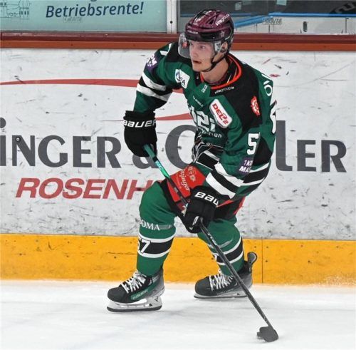 Ein besonderes Spiel für Starbulls-Stürmer Marvin Feigl: Gegen Krefeld trifft er auf Christian Ehrhoff, der ihm vor knapp zehn Jahren in Chicago einen unterschriebenen Puck geschenkt hat. Feigl war damals 12 Jahre. Foto Hans-Jürgen Ziegler