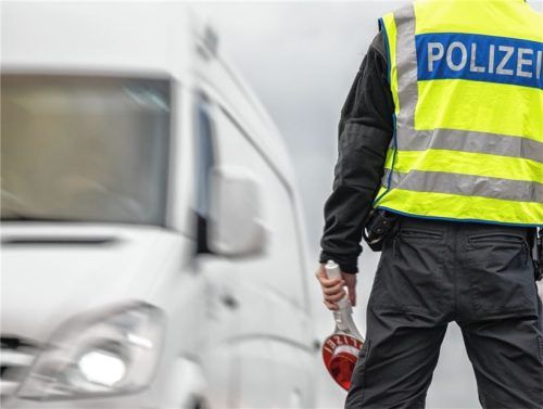 Ein geschlossener Kleintransporter näherte sich so zögerlich und unsicher der Grenzkontrollstelle, dass die Grenzpolizei auf den Fahrer aufmerksam wurde.Foto dpa