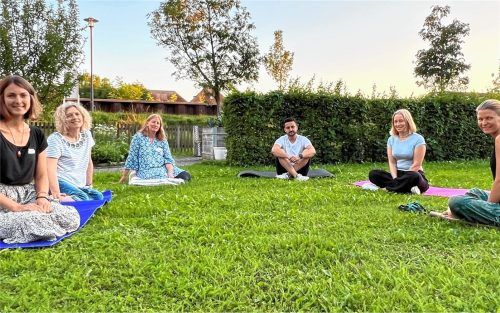 Eine Selbsthilfegruppe für Post-Covid-Patienten hat Kerstin Wanitschek (links) am Bürgerhaus Kolbermoor gegründet. Die Resonanz war so groß wie die Hoffnung, den Weg zurück ins Leben gemeinsam mit anderen Betroffenen zu gehen. Foto Gerlach