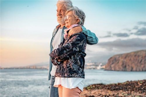 Endlich die lang ersehnte Fernreise antreten – Kredite im Rentenalter machen es möglich.