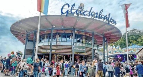 Er ist fast so alt wie das Herbstfest selbst: Der Glückshafen steht mitten auf der Loretowiese. Foto hötzelsperger
