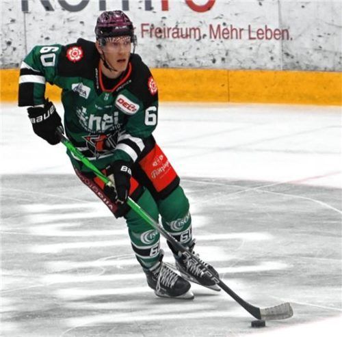 Erstmals in einem Punktspiel für die Starbulls Rosenheim auf dem Eis: Offensiv-Verteidiger Shane Hanna. Foto Hans-Jürgen Ziegler