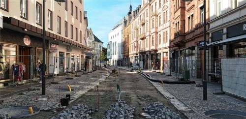 Es geht voran: In der kleinen Fußgängerzone haben die Pflasterarbeiten begonnen. Foto Stadt Rosenheim