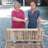 Schulanfang mit Freundschaftsbank