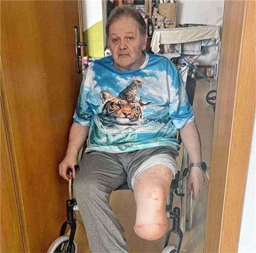 Franz P. sitzt im Rollstuhl, sein linkes Bein musste ihm nach einer Blutvergiftung amputiert werden. Seit drei Jahren konnte er seine Wohnung nicht mehr verlassen.