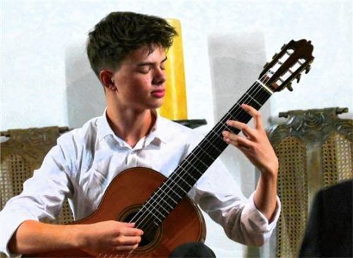 Gab sein erstes großes Solo-Konzert auf Schloss Hartmannsberg: Benno Panhans.Foto Janka