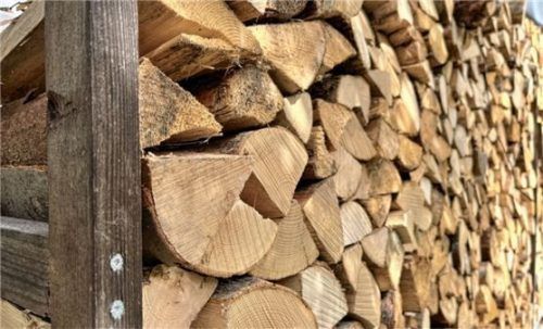 Heizen mit Holz: Klimafreundlich und bezahlbar. Foto kmz