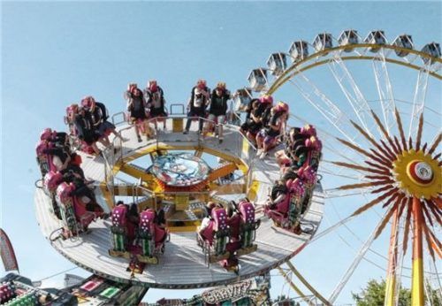 Herbstfest bedeutet nicht nur Vergnügen, sondern auch viel Arbeit. Vier Einsatzteams befragten dort auch Beschäftigte. Foto stuffer