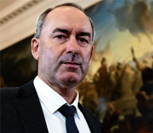 Hubert Aiwanger, Bundesvorsitzender der Freien Wähler, nimmt im Bayerischen Landtag an einer Sondersitzung zu den Vorwürfen gegen ihn im Zusammenhang mit einem Flugblatt mit antisemitischem Inhalt teil. Foto dpa