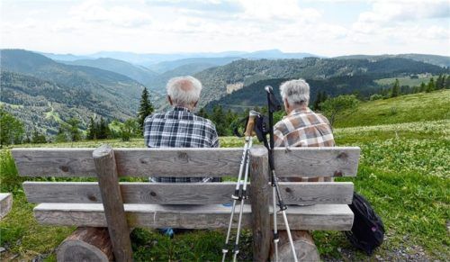 Im Laufe der Jahre sehnen sich viele Menschen nach einer möglichen Versöhnung. Gerade im Alter ist es manchmal schwierig, neue Freundschaften zu schließen. Foto Patrick Seeger/dpa/dpa-tmn