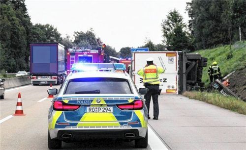 Im letzten halben Jahr häuften sich die Lkw-Unfälle auf der A8 und der A93. Immer wieder musste die Verkehrspolizei ausrücken. Foto jre