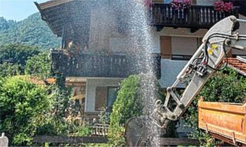 In Aschau ist es zu mehreren Wasserrohrbrüchen gekommen. Aufwendig gestaltete sich der Schaden unter einer Straße, die aufgerissen werden musste.Foto Gemeinde Aschau