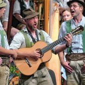 „D‘ Leit treibt ma mit der Musi zsamm“