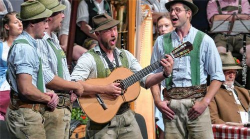 Kernige Tiroler Mander sind die vier „Stommtischsänger“.Foto janka