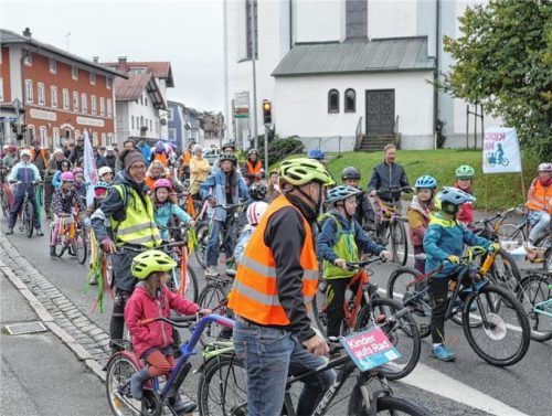 Kidical Mass fordert mit „Kinder-aufs-Rad-Demo“ und Laufbusprojekt einen sicheren Schulweg.Foto Dehghan