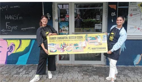 Landwirtschaft trifft Kultur: Anna Grude (links), Regisseurin und Betreiberin des Kulturzentrums „Affekt“, arbeitet mit Stephanie Wimmer, Leiterin der Marktschwärmerei Rosenheim, zusammen. Foto Sautter