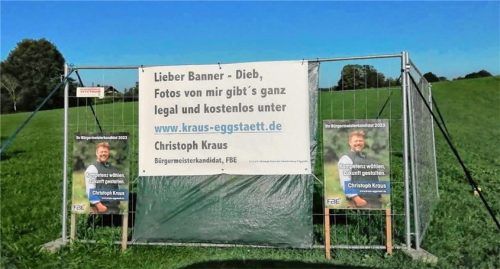 Leere Gitter statt Wahlwerbung: Die Banner beider Bürgermeisterkandidaten verschwanden jetzt in Eggstätt über Nacht. Fotos re