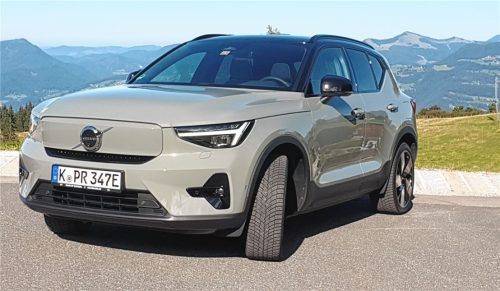 Leicht optisch verändert, vieles technisch weiterentwickelt – der Volvo XC40 Recharge. Foto Sohnemann