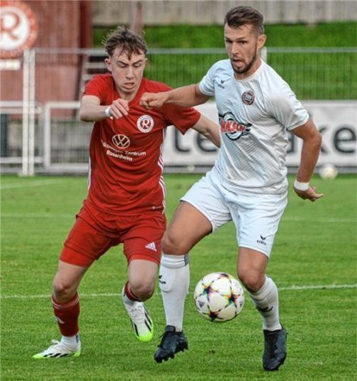 Liam Markulin (links) erzielte gegen Eggenfelden sein erstes Punktspieltor im Herrenbereich.Foto Franz Ruprecht