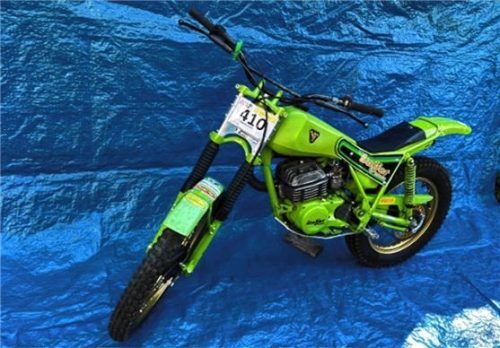 Mit solchen restaurierten Trial-Oldtimern – hier eine Italjet von Peter Holzner aus dem Jahre 1980 – messen sich die Trialspezialisten im Fischbacher Steinbruchgelände. Foto RE