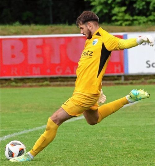 Musste gleich viermal hinter sich greifen: Ampfings Keeper Kaan Gülcü. Foto  Buchholz