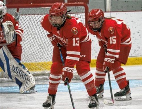 Neben dem Eishockeysport studiert Mayer in Massachusetts nun Physik und Mathe. Foto re
