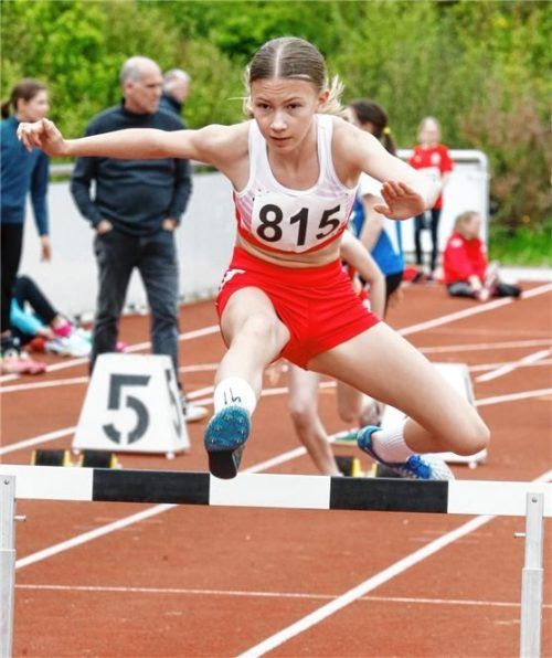 Nicola Lea Bestvater vom TSV 1860 Rosenheim siegte über 80 Meter Hürden der Jugend W15.Foto Ludwig Stuffer