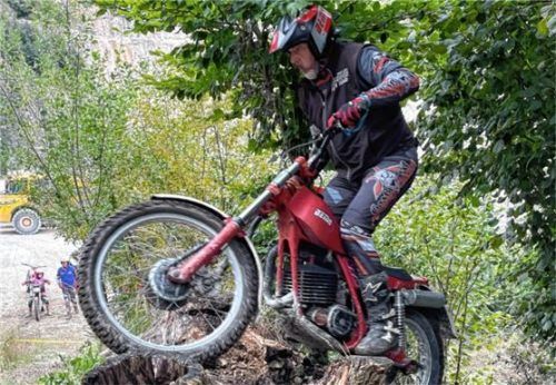 Peter Mohr, Sieger in der Twinshock-Expertenklasse, mit der sehr seltenen allradangetriebenen Fantic.Foto mayr