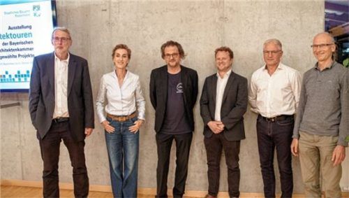 Podiumsgäste waren an diesem Tag: (von links) Prof. Clemens Richarz, Doris Lackerbauer, Dr. Eric-Oliver Mader, Michael Laubender, Johann Wagenstaller und Armin Stiegler. Foto Peter Lion Staatliches Bauamt Rosenheim