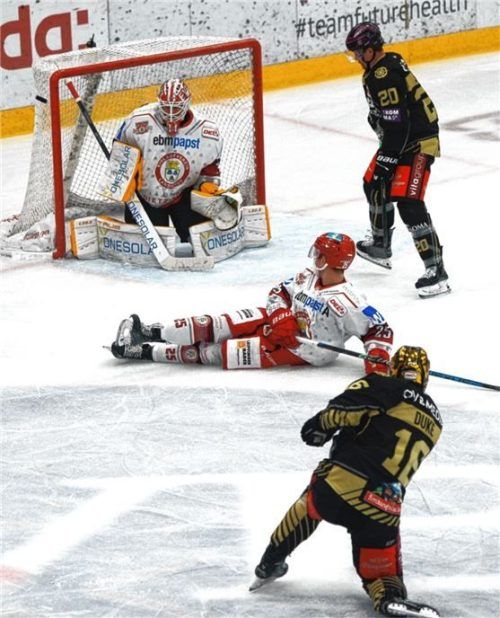 Reid Duke verfehlte hier noch das Ziel, erzielte aber im letzten Drittel noch ein Tor gegen Landshut. Foto Franz Ruprecht