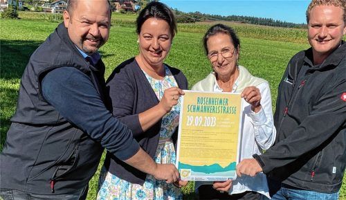 Sie rühren fleißig die Werbetrommel für die Rosenheimer Schmankerlstraße: (von links) BBV-Kreisobmann Josef Andres, stellvertretende Kreisbäuerin Maria Fischbacher, Kreisbäuerin Katharina Kern und BBV-Kreisgeschäftsführer Josef Steingraber (von links).Foto Kotter