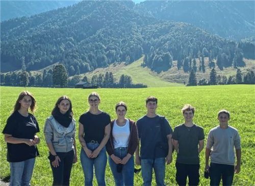 Sieben neue Auszubildende starten bei Mativ/Neenah Gessner ins Berufsleben.