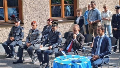 von re. n. li. OB Andreas März, Karl von Habsburg, Polizeirat Tim Gruber, Hauptmann a.D. Hans-Friedrich Nawrozki, Oberst i.G. Jürgen Kapella, Erster Polizeihauptkommissar Michael Kunz