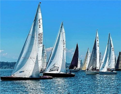 Wenig Wind herrschte beim Drei-Buchten-Törn des SC Breitbrunn-Chiemsee.Foto Niessen
