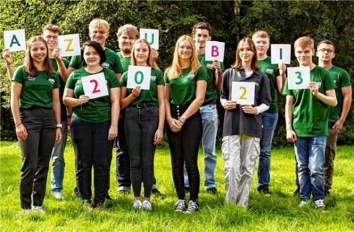 Zwölf neue Auszubildende starten in sieben Ausbildungsberufen ihr Arbeitsleben bei der Salus Gruppe.