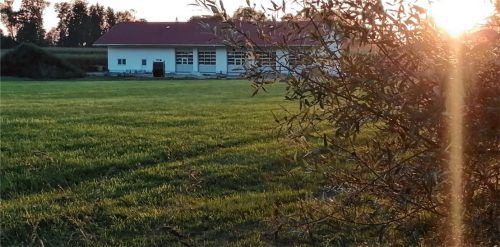 125 Quadratmeter Lagerfläche bekommen die Vogtareuther Vereine in der neuen Kalthalle des Bauhofs, die auf der Wiese vor dem Bauhof errichtet wird.