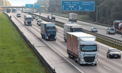 33 Prozent des Endenergieverbrauchs im Landkreis Rosenheim entfielen im Jahr 2019 auf den Verkehr. Vor allem das Fahrzeugaufkommen auf den Autobahnen schlägt sich in der Statistik nieder.Foto Hadersbeck