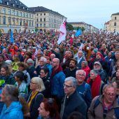 35 000 demonstrieren gegen Rechts