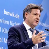 Habeck stellt Industrie-Strategie vor