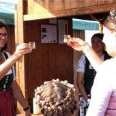 Ein Prosit auf den Apfelmarkt