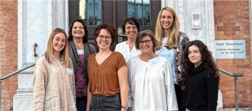 Am Kurs für pädagogische Fachkräfte beteiligten sich (von links) die Fachberaterinnen Franziska Forstmair und Bettina Sewald, Referentin Veronika Westphal, die Leiterin des Amtes, Sabine Hilger, die Fachberaterinnen Angelika Mayer und Julia Kopp sowie die Referentin Sabine Cimander. Foto Stadt Rosenheim
