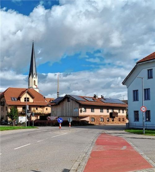 Am südwestlichen Ortseingang von Pittenhart (Foto) startet der Spaziergang.Foto Künzner-Hingerl