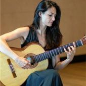 Mit spanischer Gitarre in Festival-Herbst